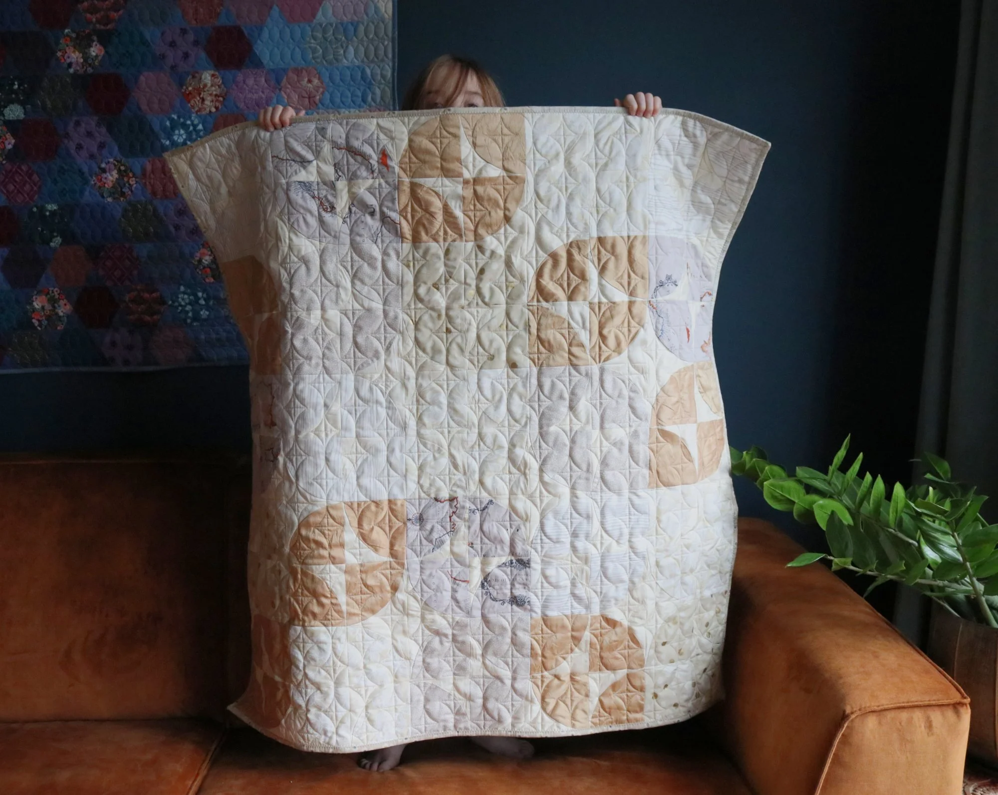 Hourglass Curves baby quilt — Stitched in Color